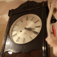 おしゃれな大型置き時計で部屋の雰囲気を変える